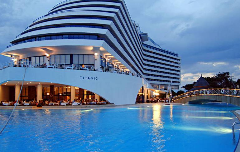 LIDL-Reisen: Flug und 8 Tage im 5-Sterne Hotel Titanic in ...