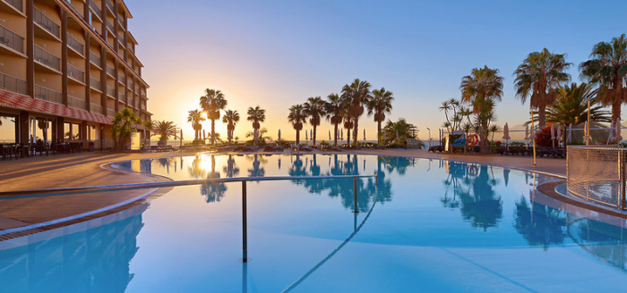 four views oasis pool