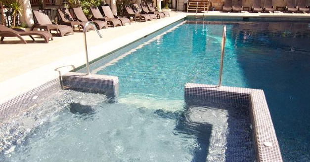 ipanema park beach pool
